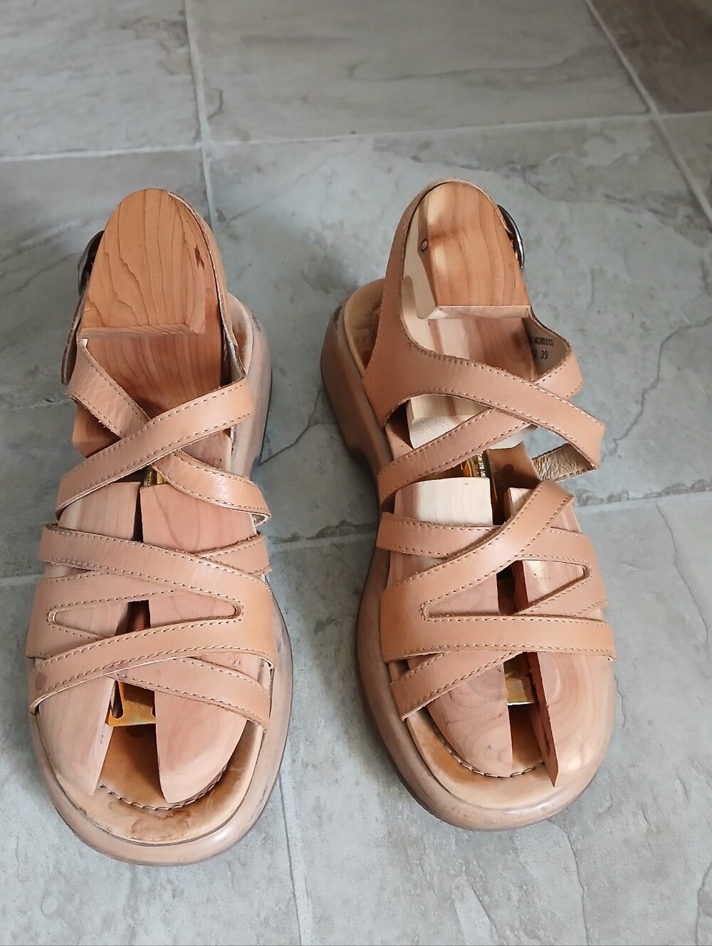 Dansko Women’s Leather Sandals Platform Strap Tan Size 39 –Flaw:Visible Scuffing